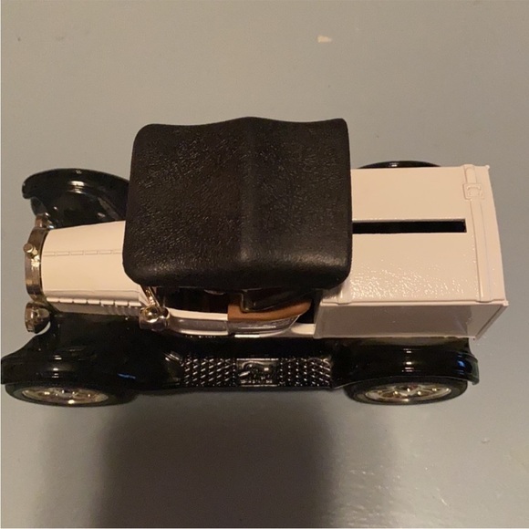 ERTL 1918 Runabout Bank - Picture 3 of 8